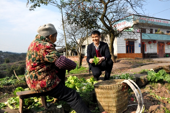 记綦江区扶欢镇安育村支书余江